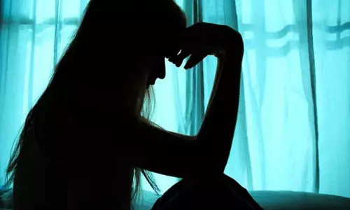 छात्रा के पीछे पड़ा प्रोफेसर, शिकायत सुन हिल गया विश्वविद्यालय
