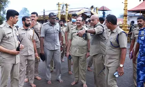 Makaravilakku पुलिस प्रमुख ने सन्निधानम में व्यवस्थाओं की समीक्षा Makaravilakku पुलिस प्रमुख ने सन्निधानम में व्यवस्थाओं की समीक्षा