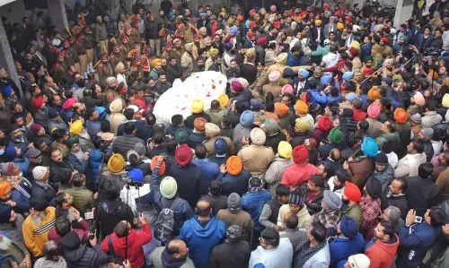 MLA Gogi गोगी को अंतिम विदाई देने उमड़ा समर्थकों का सैलाब MLA Gogi गोगी को अंतिम विदाई देने उमड़ा समर्थकों का सैलाब