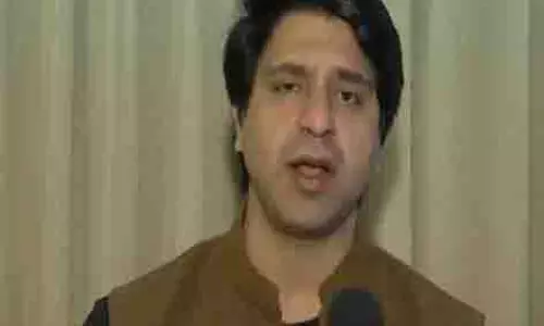 AAP ने बांग्लादेशी घुसपैठियों को स्थायी मतदाता का दर्जा दिया है: भाजपा के शहजाद पूनावाला AAP ने बांग्लादेशी घुसपैठियों को स्थायी मतदाता का दर्जा दिया है: भाजपा के शहजाद पूनावाला