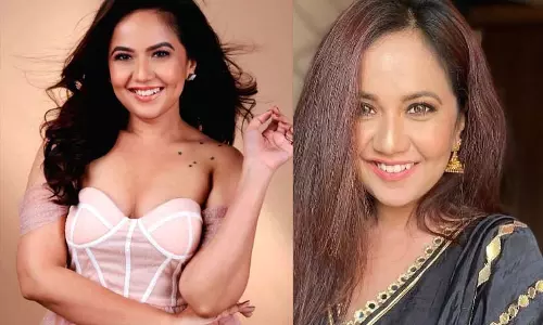Roopal Tyagi: लॉस एंजिल्स में लगी आग में वह बाल-बाल बच गईं Roopal Tyagi: लॉस एंजिल्स में लगी आग में वह बाल-बाल बच गईं