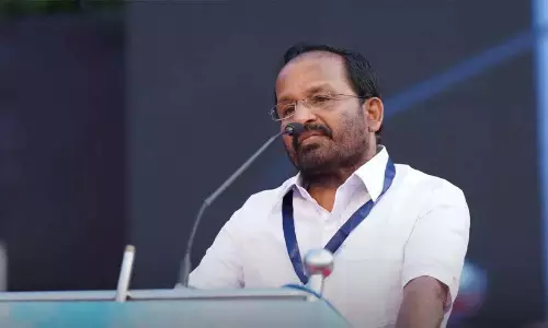 KPCCके कार्यकारी: आयोजकों द्वारा दी जाने वाली पट्टिका को अस्वीकार कर दिया KPCCके कार्यकारी: आयोजकों द्वारा दी जाने वाली पट्टिका को अस्वीकार कर दिया
