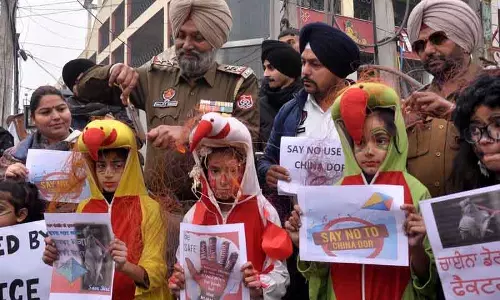 Amritsar: निवासियों ने प्लास्टिक डोरी की बिक्री और उपयोग के खिलाफ सख्त कानून की मांग की Amritsar: निवासियों ने प्लास्टिक डोरी की बिक्री और उपयोग के खिलाफ सख्त कानून की मांग की