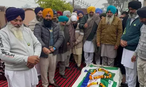 Amritsar: शंभू में मृत किसान का उसके पैतृक गांव में अंतिम संस्कार Amritsar: शंभू में मृत किसान का उसके पैतृक गांव में अंतिम संस्कार