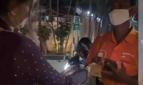 Hyderabad के व्लॉगर्स ने डिलीवरी एजेंटों के लिए सरप्राइज ट्विस्ट से जीता दिल Hyderabad के व्लॉगर्स ने डिलीवरी एजेंटों के लिए सरप्राइज ट्विस्ट से जीता दिल
