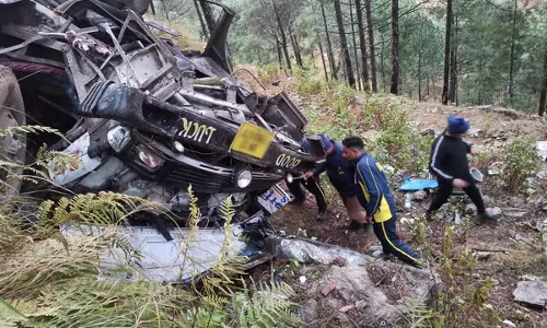 Uttarakhand बस दुर्घटना में मरने वालों की संख्या बढ़कर 5 हुई