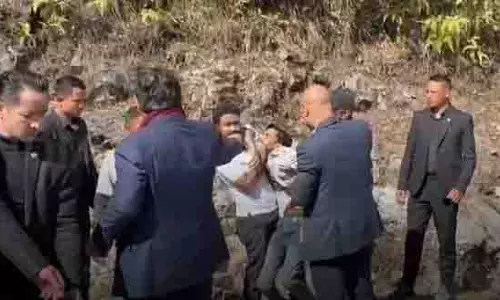 Meghalaya : सीएम कॉनराड संगमा अपनी यात्रा के दौरान दुर्घटना में घायल पर्यटकों की मदद के लिए रुके