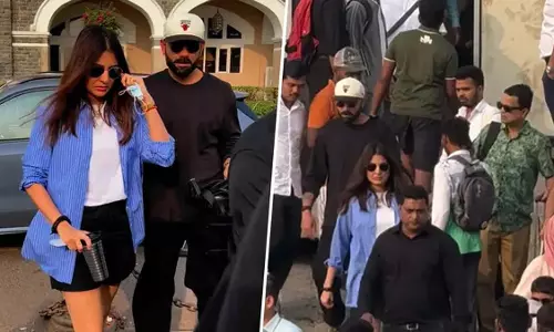 Anushka-Virat का गेटवे ऑफ इंडिया पर संडे डेट का आनंद लेते हुए, वीडियो वायरल Anushka-Virat का गेटवे ऑफ इंडिया पर संडे डेट का आनंद लेते हुए, वीडियो वायरल