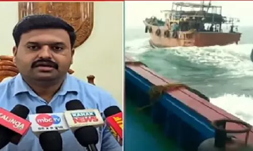 Fish mafias ने वन अधिकारियों पर की गोलीबारी, 60-70 मछुआरों सहित 5 ट्रॉलर छुड़ाए