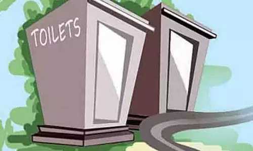 Tamil Nadu : सरकारी स्कूल में प्रिंसिपल की मनमानी, बच्चों से साफ़ कराया शौचालय, सस्पेंड