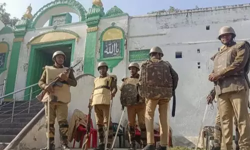Sambhal के अधिकारियों ने अकर्म मोचन कूप के पास अवैध दुकानों को हटाने का आदेश दिया