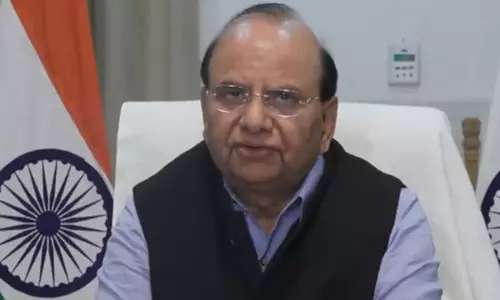 LG सक्सेना ने झुग्गी-झोपड़ियों की जमीन के इस्तेमाल पर केजरीवाल के आरोपों को पूरी तरह झूठ बताया LG सक्सेना ने झुग्गी-झोपड़ियों की जमीन के इस्तेमाल पर केजरीवाल के आरोपों को पूरी तरह झूठ बताया