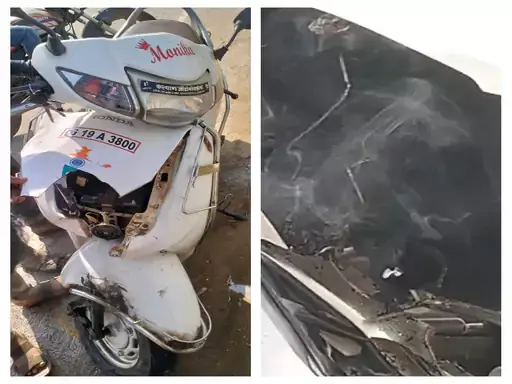 चलती स्कूटी में लगी आग, कांकेर की घटना चलती स्कूटी में लगी आग, कांकेर की घटना
