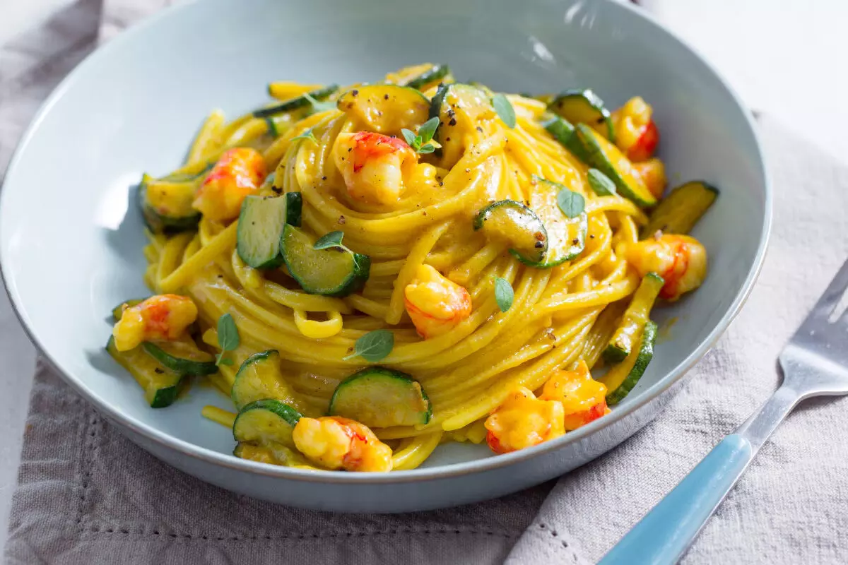 मिर्ची झींगा के साथ courgette और tagliatelle नुस्खा