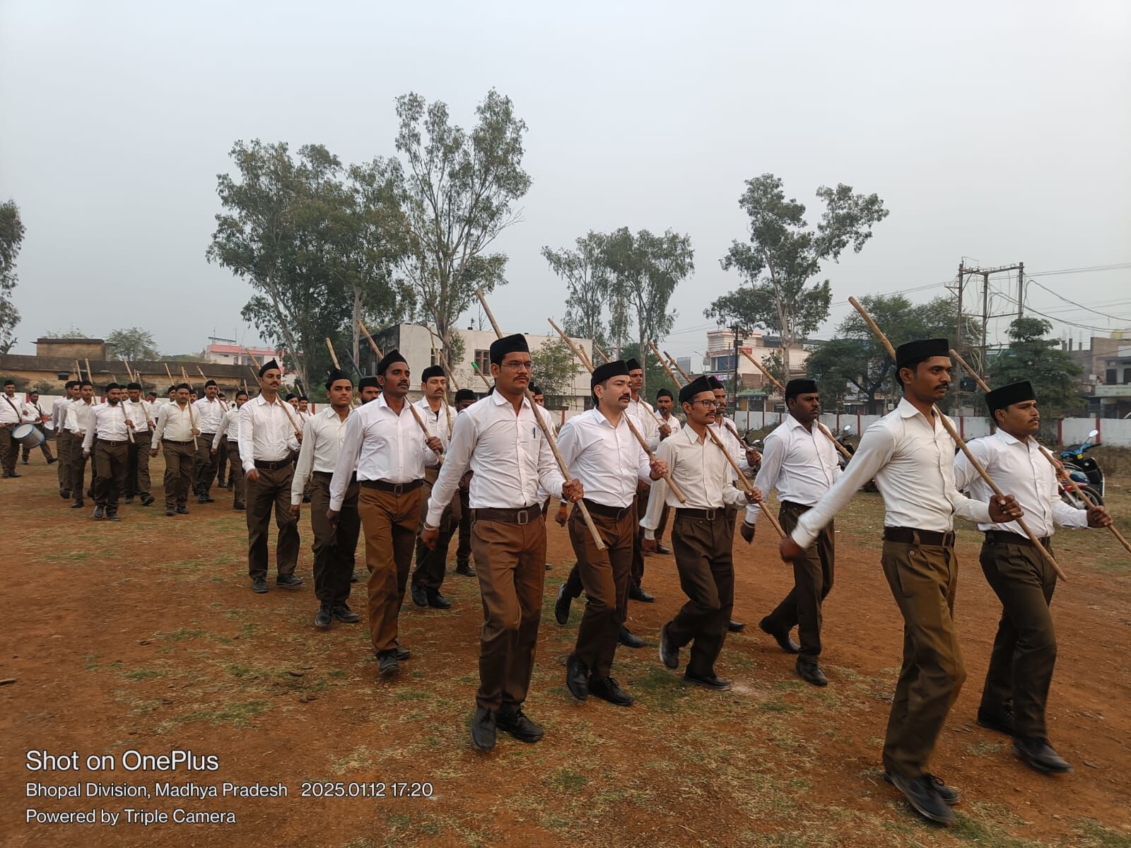 Raisen: राष्ट्रीय स्वयंसेवक संघ का उत्तिष्ठ जागृत शिविर गर्ल्स स्कूल ग्राउंड पर आयोजित