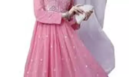 Lohri Outfit Ideas: लोहड़ी पर ट्रेडिशनल तरीके से तैयार होकर दिखेंगी सबसे अलग Lohri Outfit Ideas: लोहड़ी पर ट्रेडिशनल तरीके से तैयार होकर दिखेंगी सबसे अलग