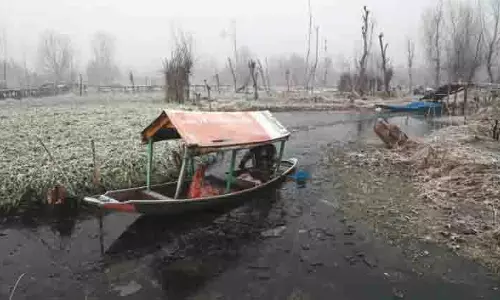 जम्मू-कश्मीर में भीषण ठंड, आगे शुष्क मौसम का अनुमान