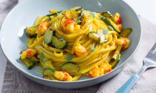 मिर्ची झींगा के साथ courgette और tagliatelle नुस्खा