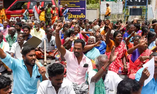 Tamil Nadu: विलय के विरोध में ग्रामीणों ने पोंगल उपहार लेने से किया इनकार