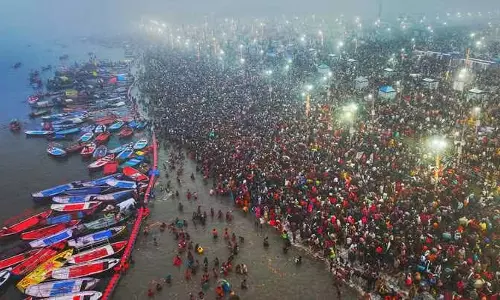 महाकुंभ 2025: आज से शुरू 45 दिवसीय आयोजन, श्रद्धालुओं ने लगाई पवित्र डुबकी