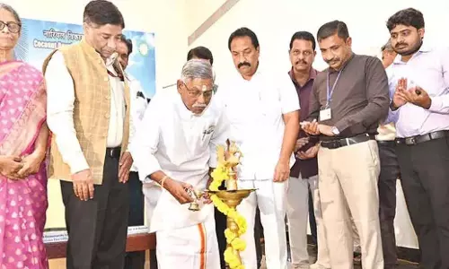 Andhra: नारियल किसानों से नवाचार अपनाने का आग्रह