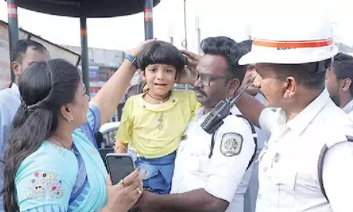 Andhra: गृह मंत्री ने दुर्घटना पीड़ितों से मुलाकात की Andhra: गृह मंत्री ने दुर्घटना पीड़ितों से मुलाकात की