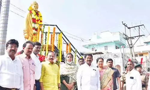Andhra: स्वामी विवेकानंद की जयंती मनाई गई Andhra: स्वामी विवेकानंद की जयंती मनाई गई