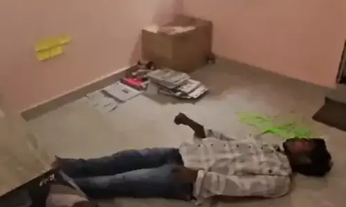वार्षिकोत्सव से लौटा और फंदे पर झूला छात्र, परिजन सदमे में