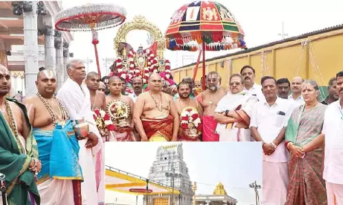 Andhra: महाकुंभ मेले में श्रीवारी मंदिर की प्रतिकृति खोली गई Andhra: महाकुंभ मेले में श्रीवारी मंदिर की प्रतिकृति खोली गई