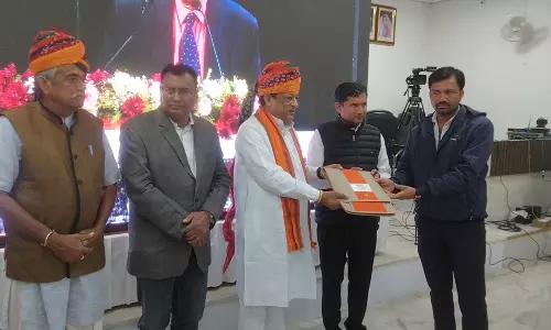 Jaipur: जिला प्रभारी मंत्री जोराराम कुमावत ने बांटे 94 नवनियुक्त कार्मिकों को नियुक्ति पत्र Jaipur: जिला प्रभारी मंत्री जोराराम कुमावत ने बांटे 94 नवनियुक्त कार्मिकों को नियुक्ति पत्र