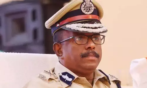 Kerala: पी.वी. विधायक अनवर के आरोपों के बाद सीधी कार्रवाई Kerala: पी.वी. विधायक अनवर के आरोपों के बाद सीधी कार्रवाई