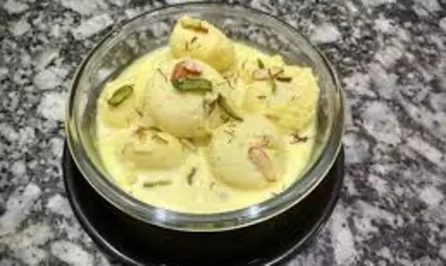 Carrot Rasmalai: मुंह में घुलने वाली टेस्टी मिठाई