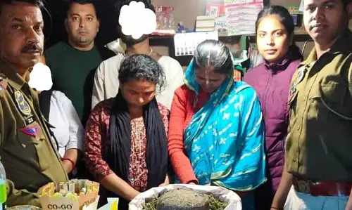 Guwahati : एसटीएफ असम ने गांजा, आईएमएफएल के साथ दो महिलाओं को पकड़ा Guwahati : एसटीएफ असम ने गांजा, आईएमएफएल के साथ दो महिलाओं को पकड़ा