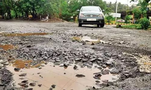 Assam में खराब सड़क की स्थिति की जानकारी देने के लिए