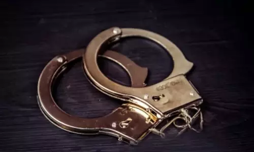 Telangana: जबरन वसूली के आरोप में दो फर्जी पुलिस अधिकारी गिरफ्तार Telangana: जबरन वसूली के आरोप में दो फर्जी पुलिस अधिकारी गिरफ्तार