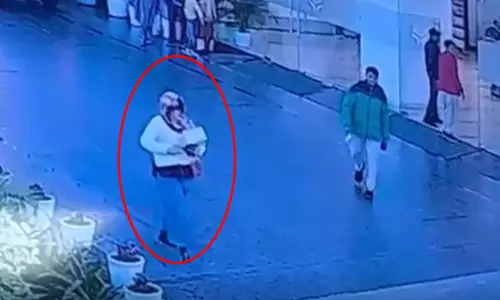 महिला फिजियोथैरेपिस्ट चोरी के आरोप में गिरफ्तार, CCTV ने खोली पोल
