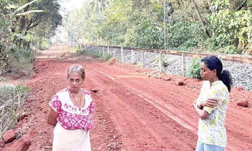 Velsao निवासियों को रिटेनिंग वॉल निर्माण के कारण पारंपरिक पहुंच खोने का डर