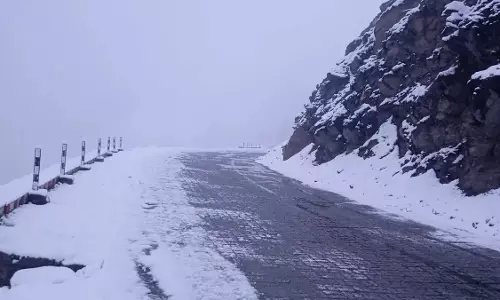 कश्मीर में भीषण ठंड, श्रीनगर में न्यूनतम तापमान शून्य से 5.1 डिग्री सेल्सियस नीचे गिरा कश्मीर में भीषण ठंड, श्रीनगर में न्यूनतम तापमान शून्य से 5.1 डिग्री सेल्सियस नीचे गिरा