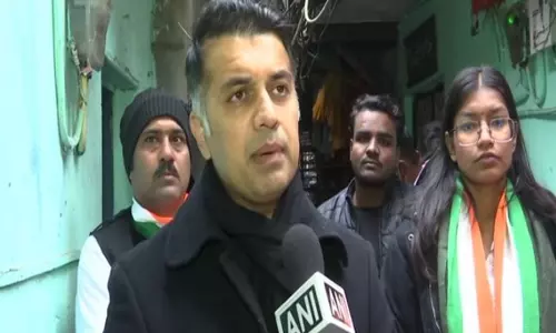 कांग्रेस के अभिषेक दत्त ने Delhi में तोड़फोड़ के नोटिस को लेकर आप और भाजपा की आलोचना की कांग्रेस के अभिषेक दत्त ने Delhi में तोड़फोड़ के नोटिस को लेकर आप और भाजपा की आलोचना की