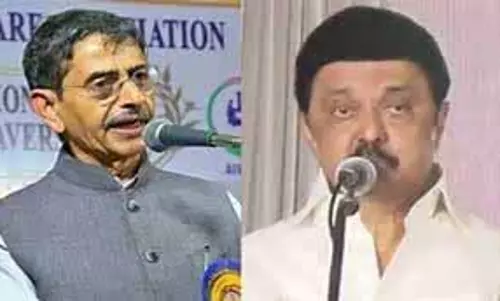 राजभवन ने राष्ट्रगान और संवैधानिक कर्तव्यों को लेकर सीएम स्टालिन की आलोचना की राजभवन ने राष्ट्रगान और संवैधानिक कर्तव्यों को लेकर सीएम स्टालिन की आलोचना की
