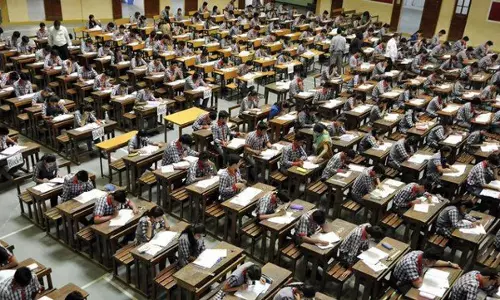Odisha: डिजिटल साक्षरता के मामले में संघर्ष, केवल 33.3% स्कूली शिक्षक प्रशिक्षित Odisha: डिजिटल साक्षरता के मामले में संघर्ष, केवल 33.3% स्कूली शिक्षक प्रशिक्षित