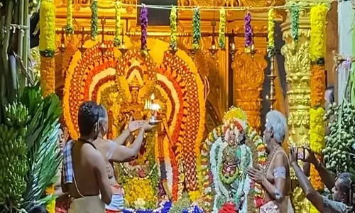 TN: थिरुवथिरई मनाने के लिए थूथुकुडी के शंकर रामेश्वर मंदिर में भक्तों की भीड़ उमड़ी TN: थिरुवथिरई मनाने के लिए थूथुकुडी के शंकर रामेश्वर मंदिर में भक्तों की भीड़ उमड़ी