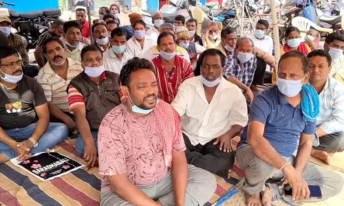 Odisha: बड़ा डंडा से हटाए गए स्ट्रीट वेंडरों ने पुनर्वास की मांग की