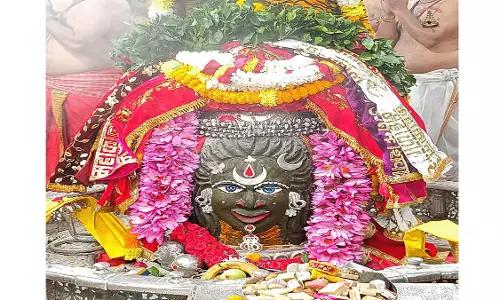 Ujjain: मस्तक पर चंद्र गले में सर्प जटाधारी स्वरूप सजे महाकाल Ujjain: मस्तक पर चंद्र गले में सर्प जटाधारी स्वरूप सजे महाकाल