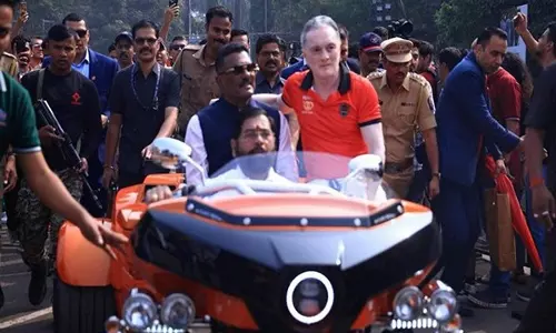 महाराष्ट्र के उपमुख्यमंत्री शिंदे ने Thane में ऑटोफेस्ट-2025 में भाग लिया