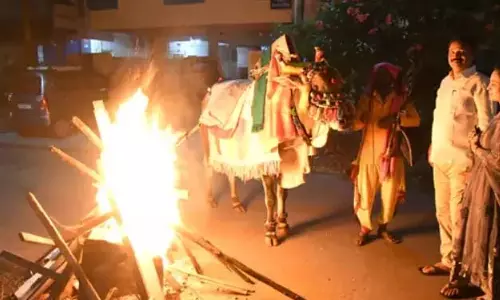 Telangana: तेलुगु राज्यों में भोगी उत्सव धूमधाम से मनाया गया
