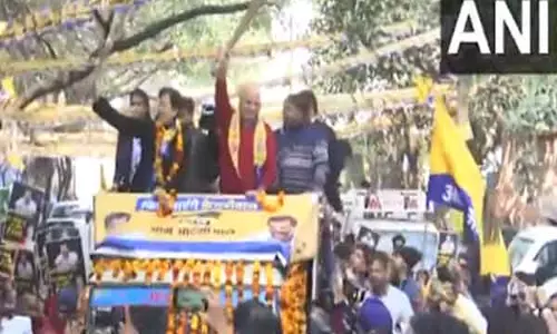 नामांकन दाखिल करने से पहले Atishi ने मनीष सिसोदिया के साथ रोड शो किया नामांकन दाखिल करने से पहले Atishi ने मनीष सिसोदिया के साथ रोड शो किया