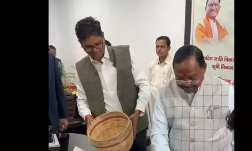 मंत्रियों ने मनाया छेरछेरा तिहार, VIDEO मंत्रियों ने मनाया छेरछेरा तिहार, VIDEO