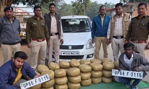 35 लाख का गांजा पुलिस ने पकड़ा, कार जब्त