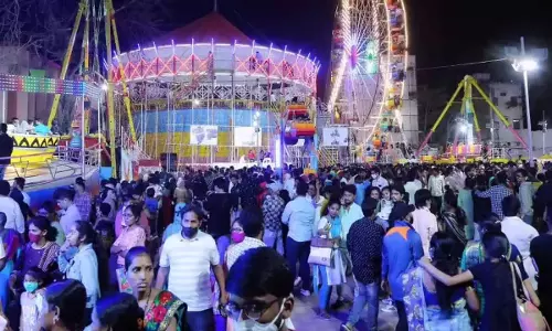 ई-कॉमर्स में उछाल के बावजूद Hyderabad के नुमाइश में ग्राहकों की संख्या बढ़ी ई-कॉमर्स में उछाल के बावजूद Hyderabad के नुमाइश में ग्राहकों की संख्या बढ़ी